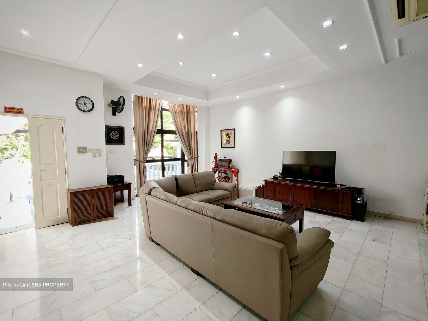 King's Road (D10), Terrace #494558621